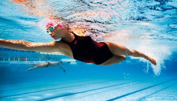 Swim workouts for weight loss - Women Daily Magazine