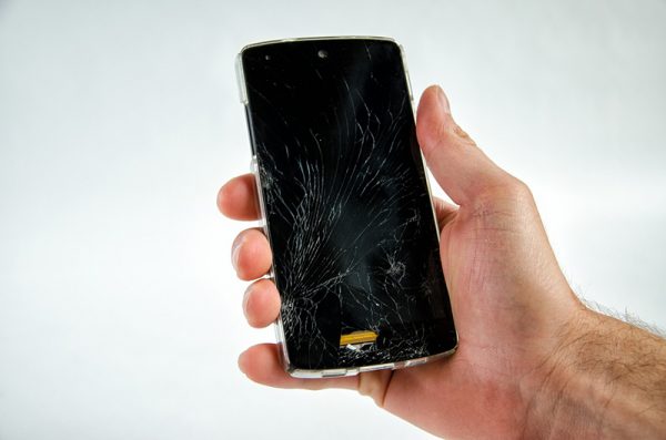 how-to-recover-data-from-an-android-phone-with-broken-screen-women