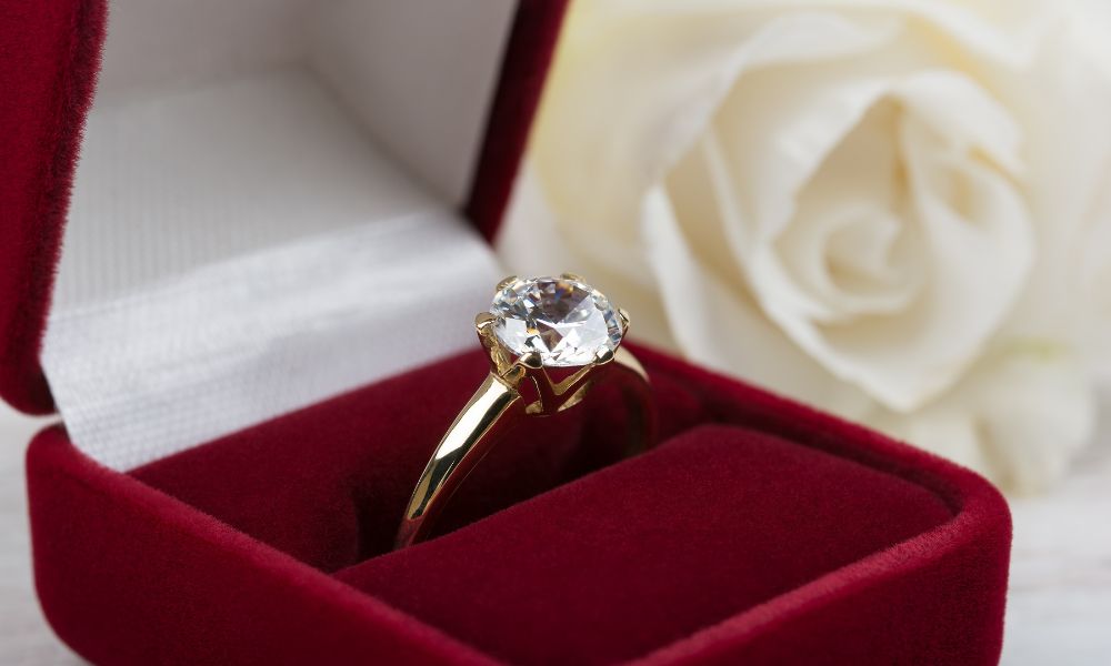 tips to keep your engagement ring safe